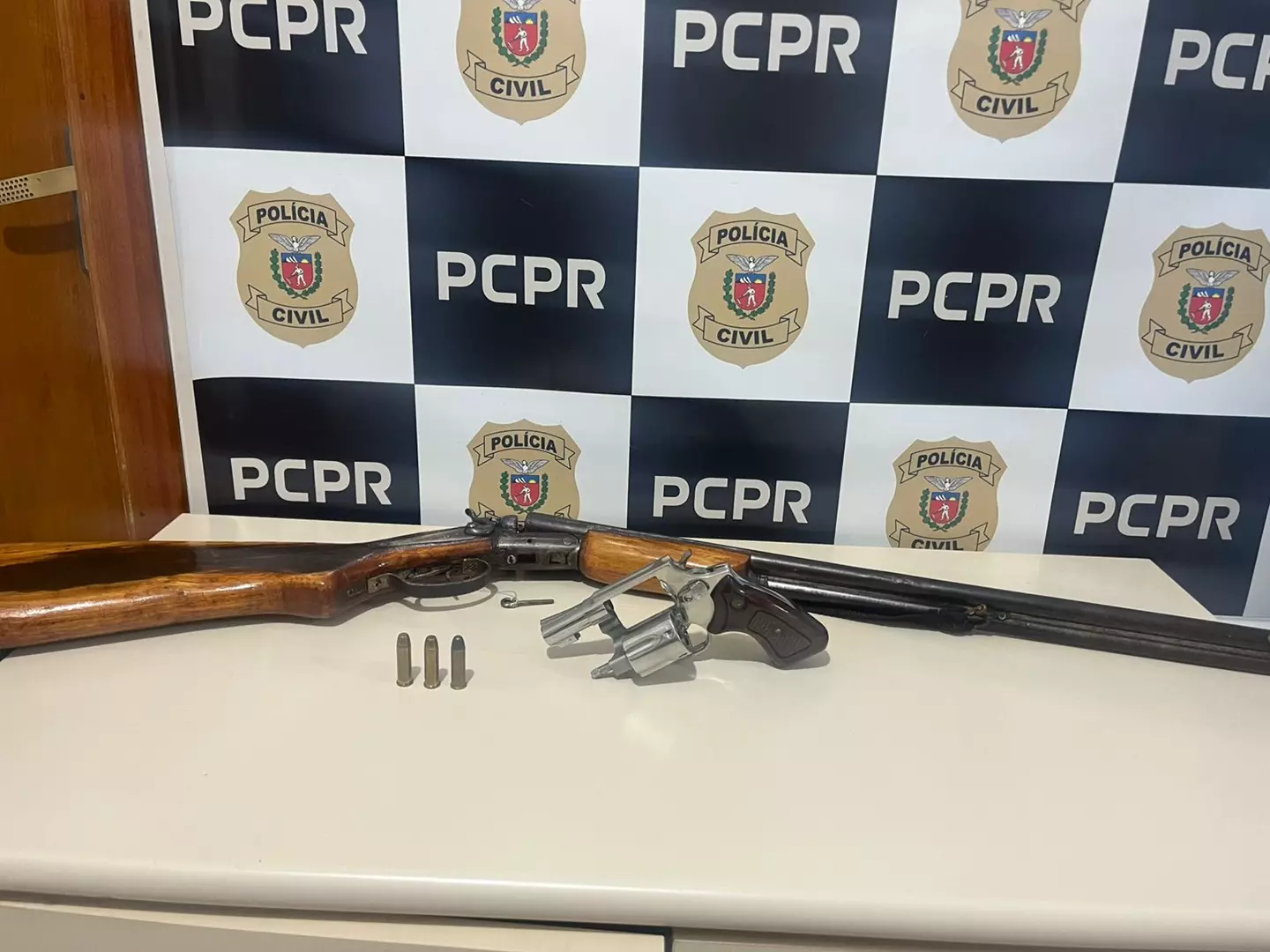 Polícia Civil cumpre mandados de busca e apreensão e prende dois indivíduos em Icaraíma